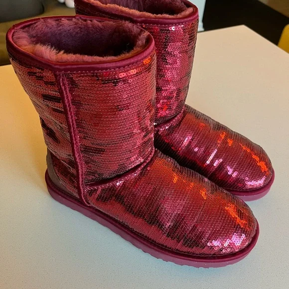 UGG Women’s Size 11 Sparkling Red Sequin Boots with Fuzzy Lining - Picture 9 of 16
